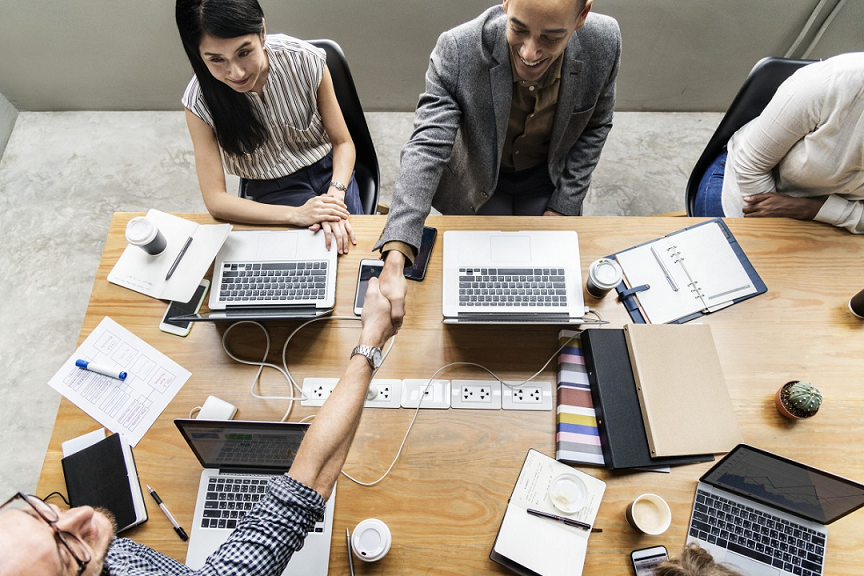 Quais empresas oferecem crédito com a menor taxa de juros?